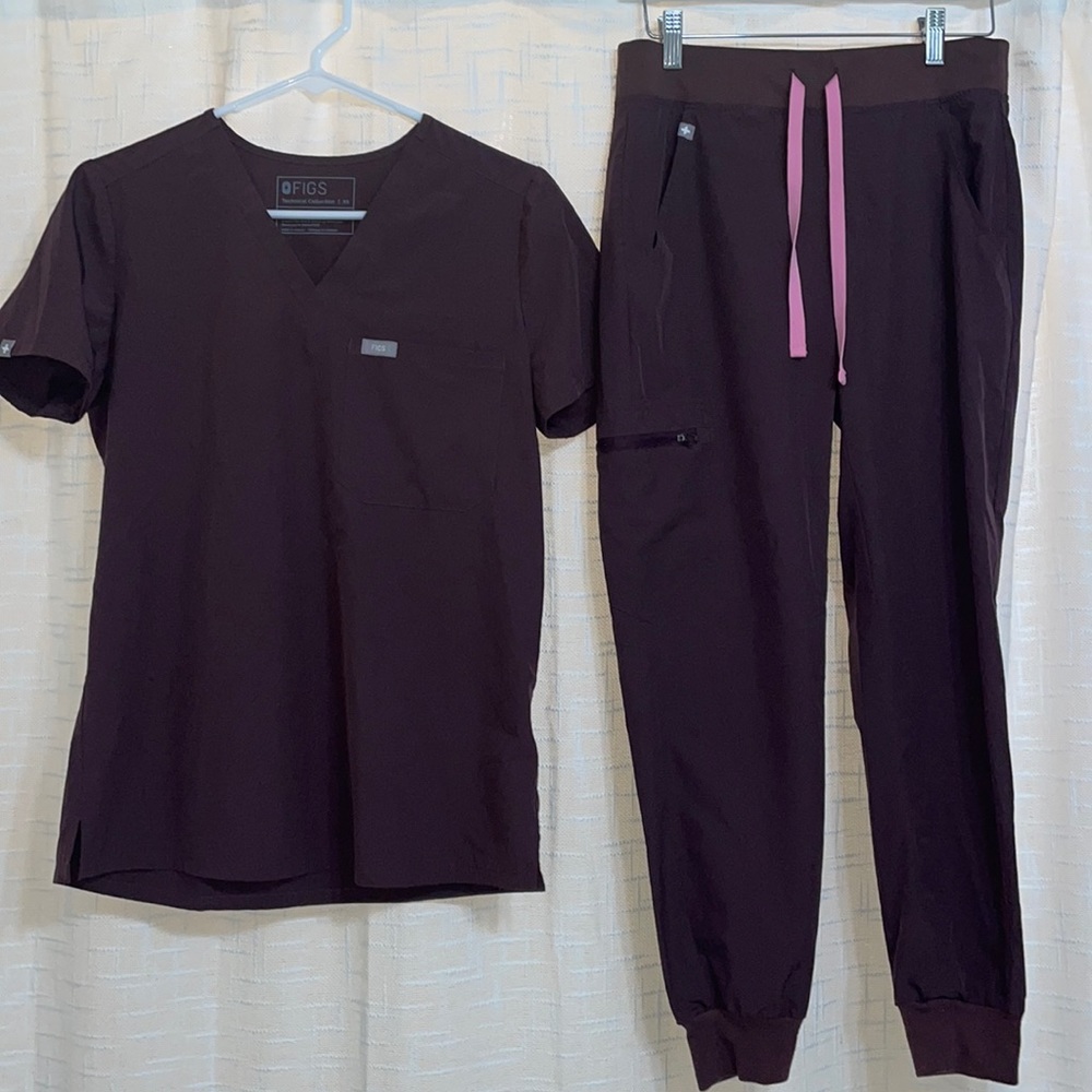 FIGS Scrub Set